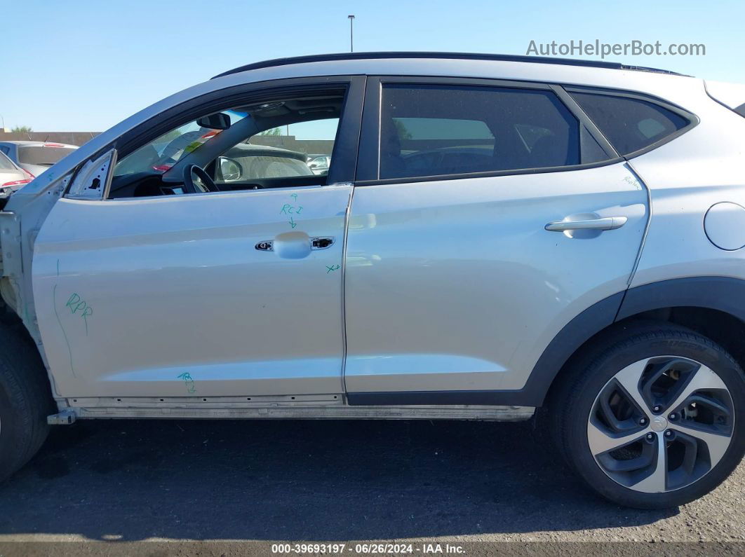 2018 Hyundai Tucson Value Серебряный vin: KM8J33A23JU667082