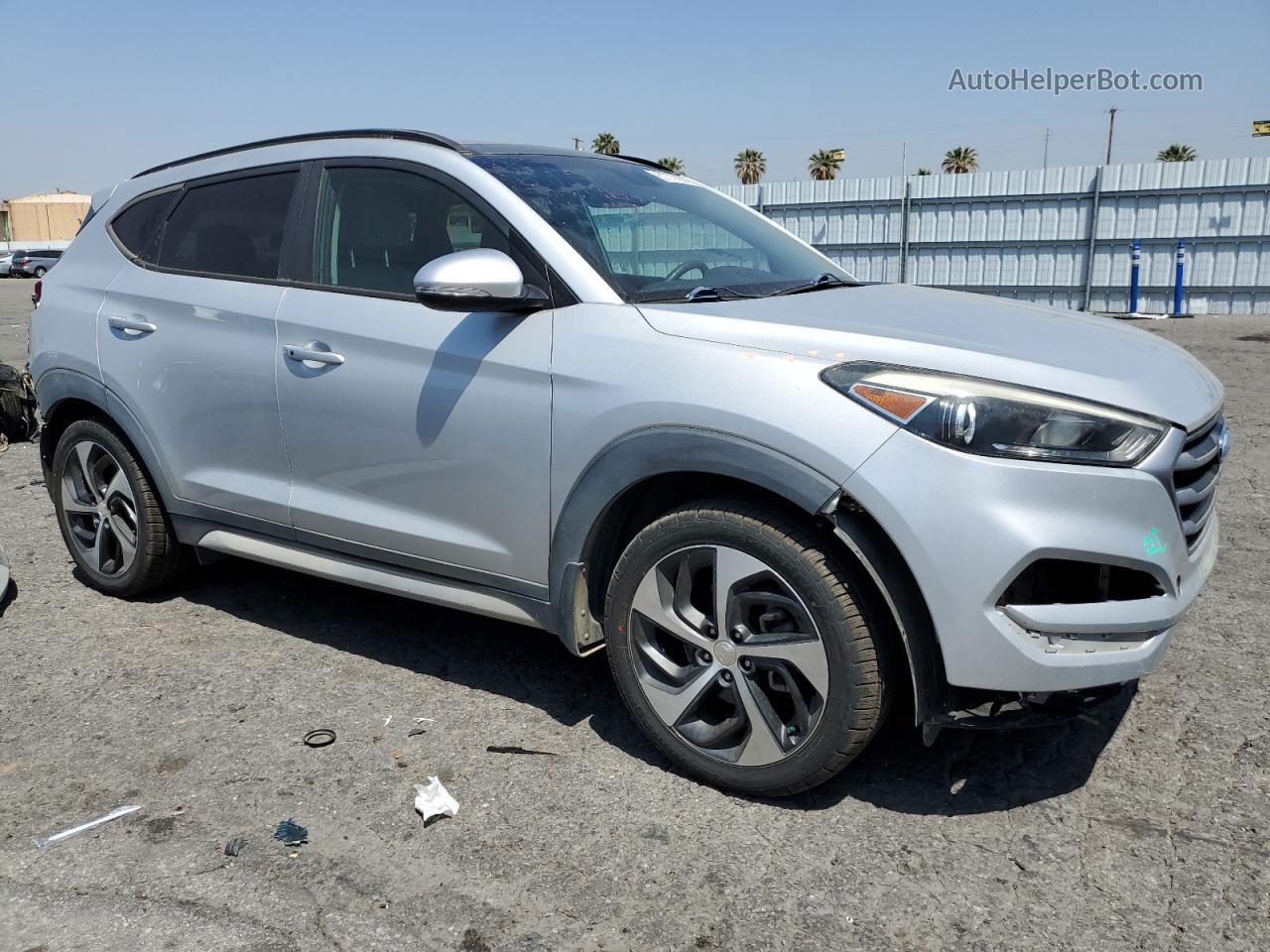 2018 Hyundai Tucson Value Silver vin: KM8J33A26JU669554