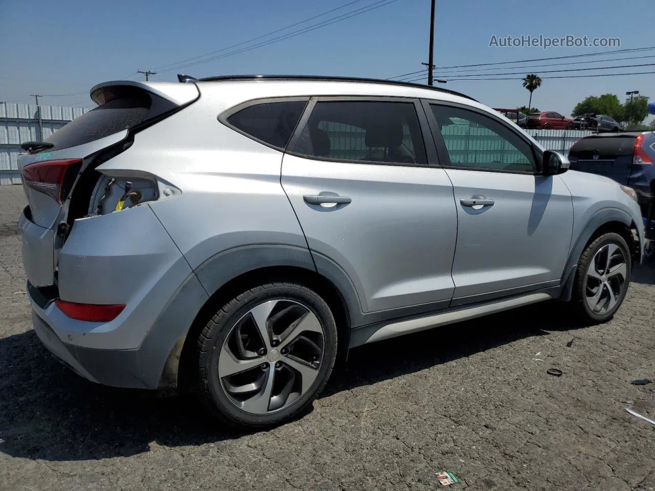 2018 Hyundai Tucson Value Серебряный vin: KM8J33A26JU669554