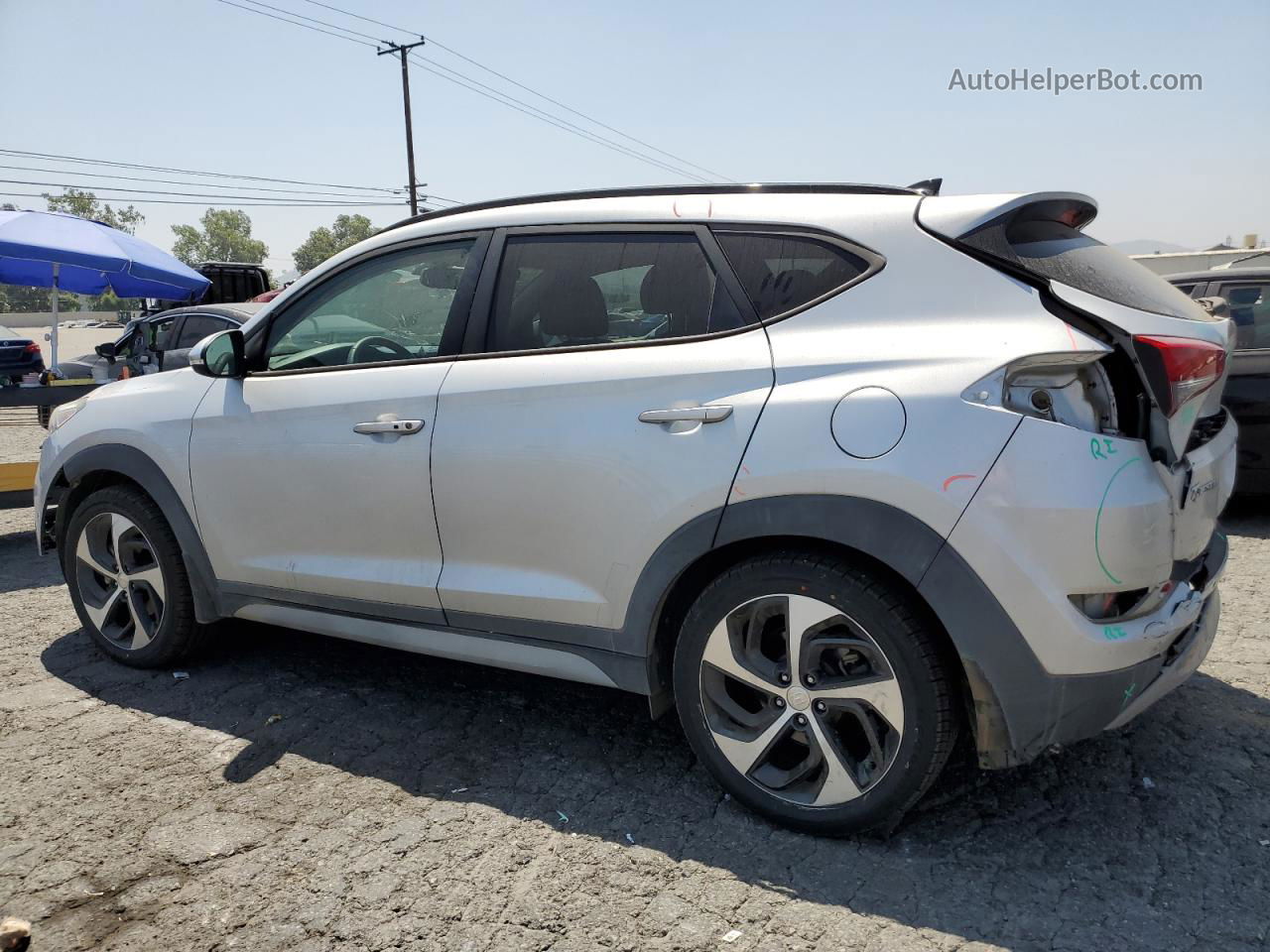 2018 Hyundai Tucson Value Silver vin: KM8J33A26JU669554