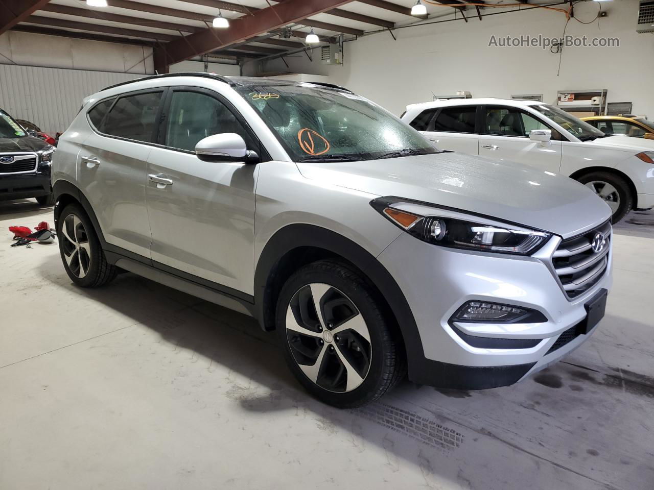 2017 Hyundai Tucson Limited Серебряный vin: KM8J3CA21HU565208