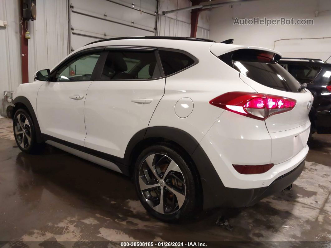 2018 Hyundai Tucson Value Белый vin: KM8J3CA25JU754353