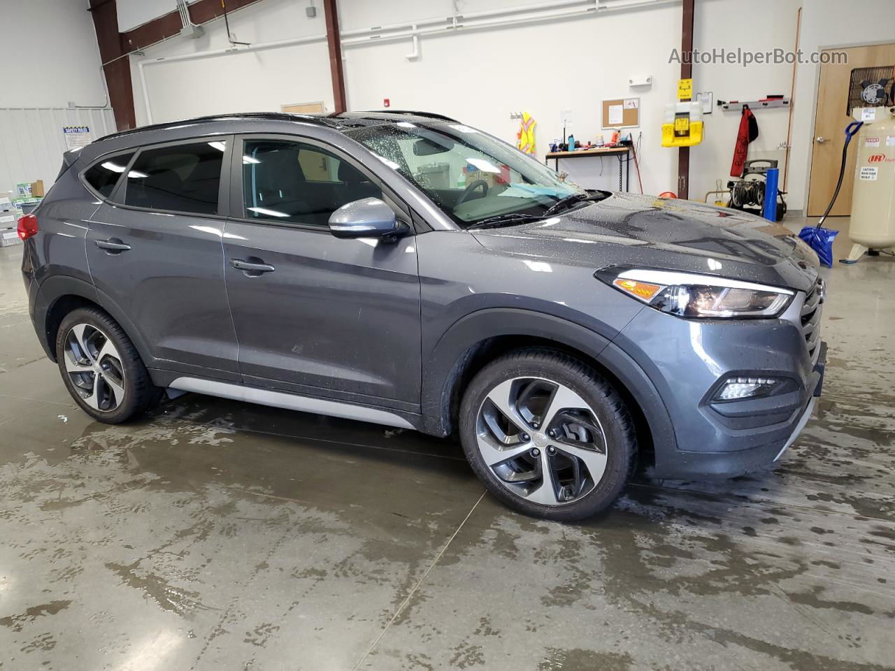 2018 Hyundai Tucson Value Gray vin: KM8J3CA25JU758029