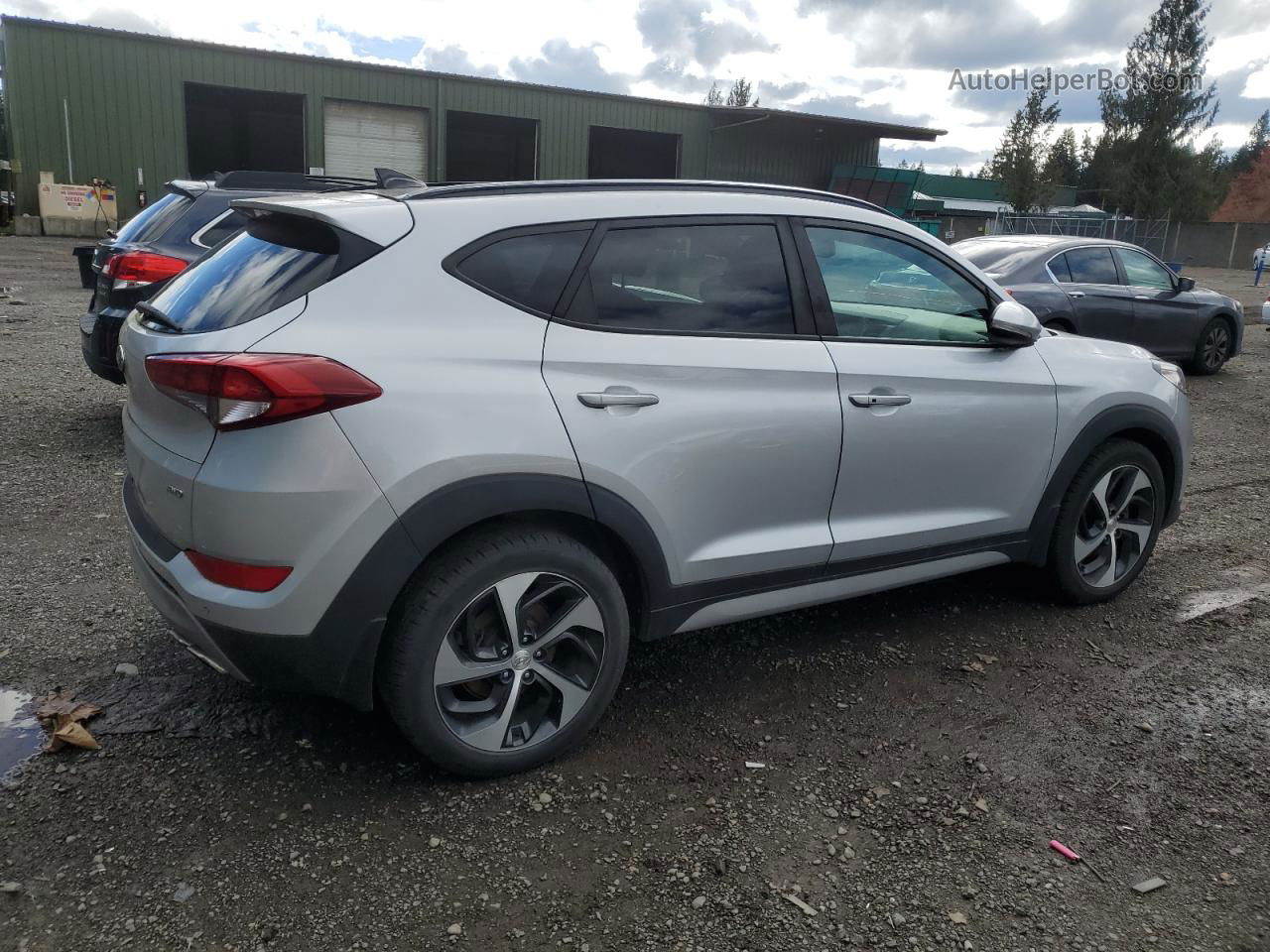 2018 Hyundai Tucson Value Silver vin: KM8J3CA26JU690713