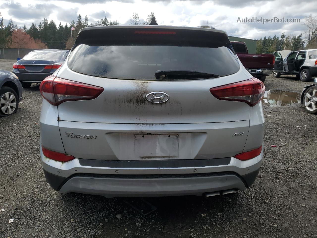 2018 Hyundai Tucson Value Silver vin: KM8J3CA26JU690713