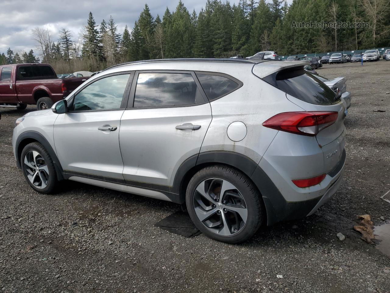 2018 Hyundai Tucson Value Silver vin: KM8J3CA26JU690713