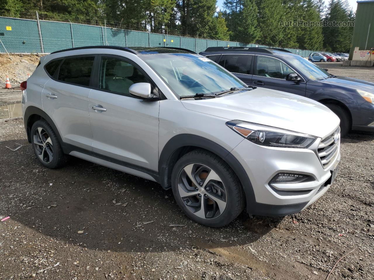 2018 Hyundai Tucson Value Silver vin: KM8J3CA26JU690713