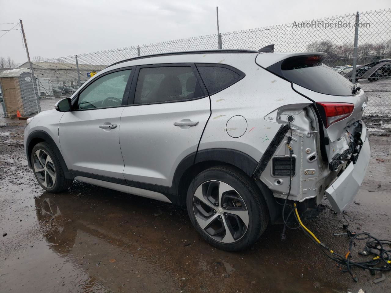 2018 Hyundai Tucson Value Silver vin: KM8J3CA27JU818120