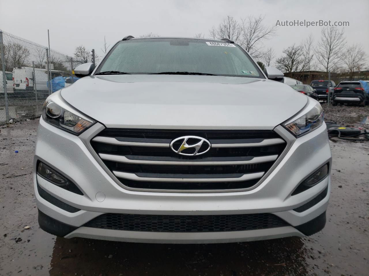 2018 Hyundai Tucson Value Silver vin: KM8J3CA27JU818120