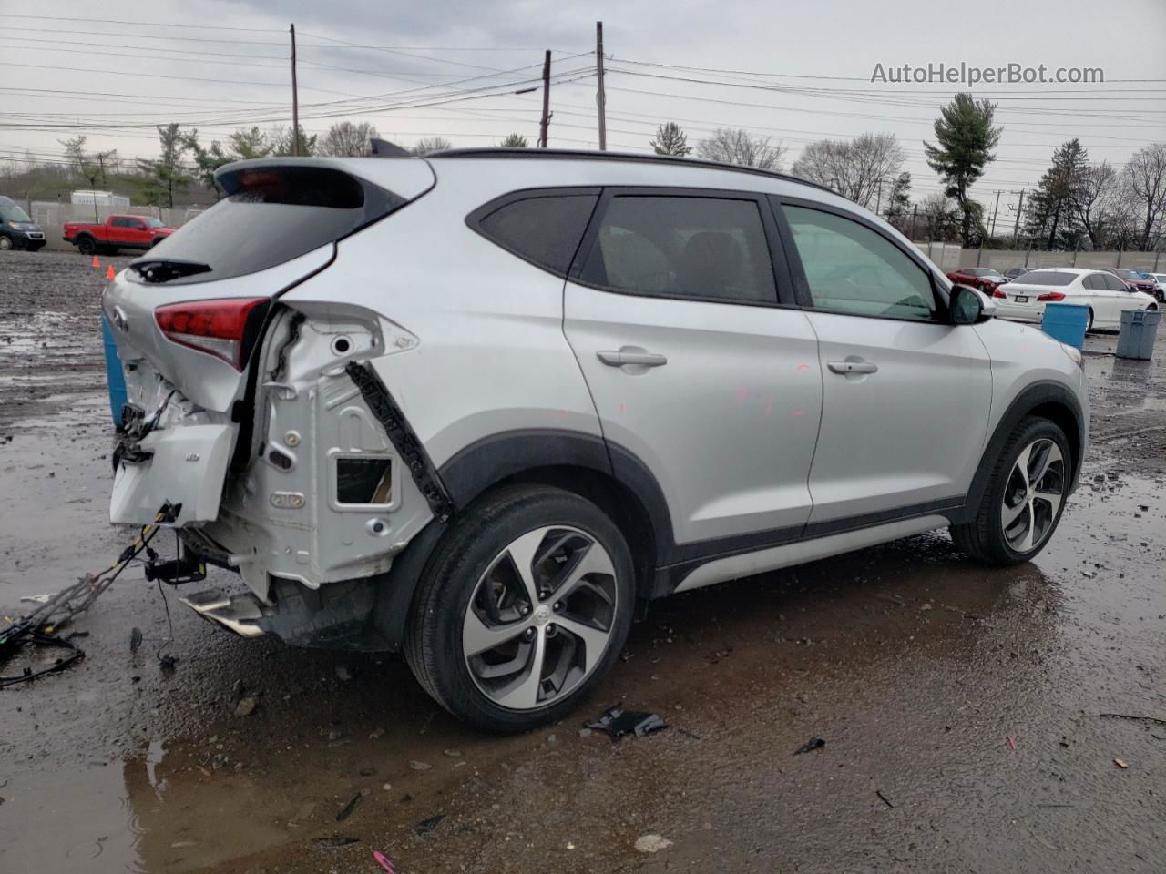 2018 Hyundai Tucson Value Silver vin: KM8J3CA27JU818120