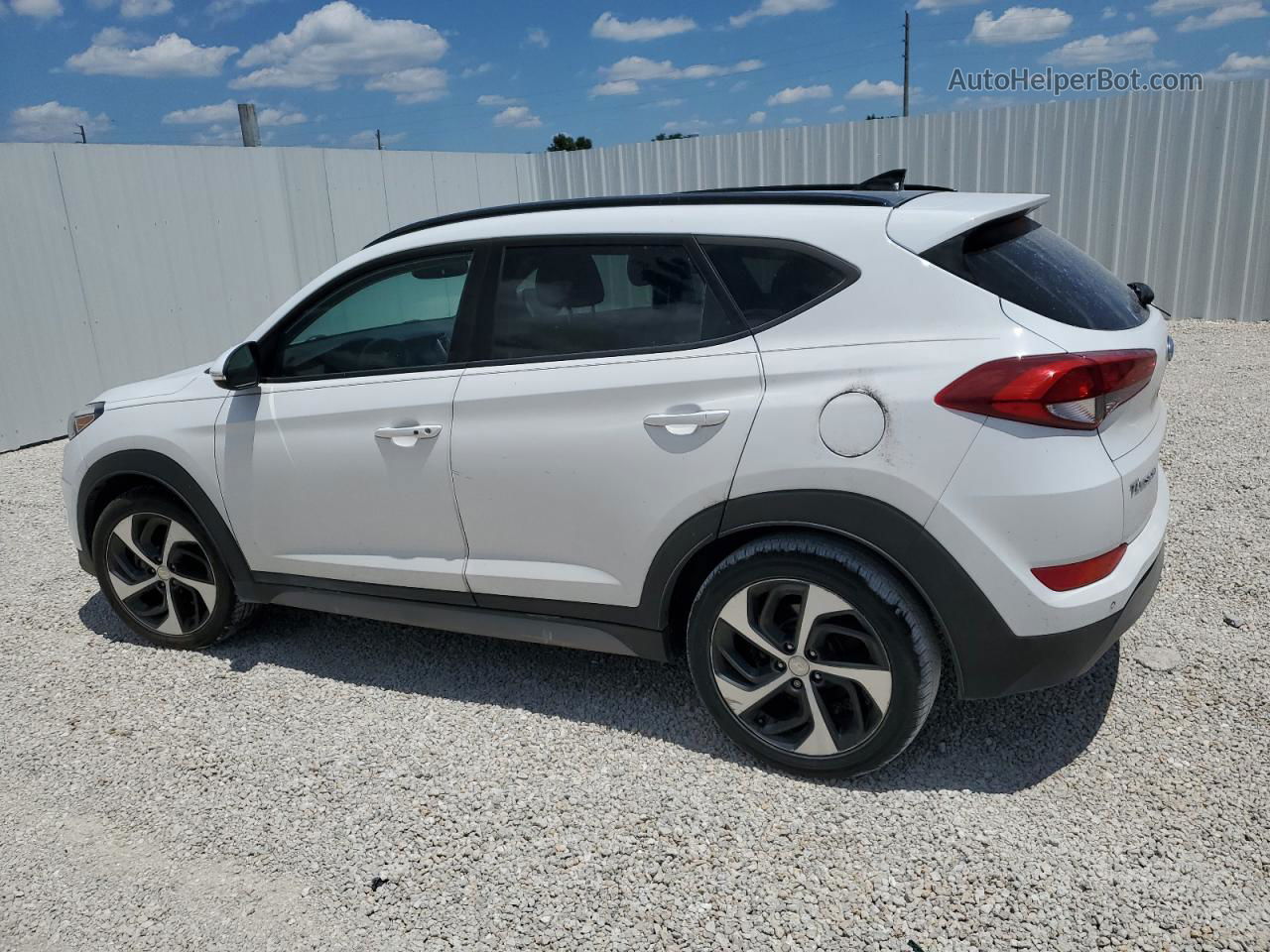 2018 Hyundai Tucson Value White vin: KM8J3CA28JU627368