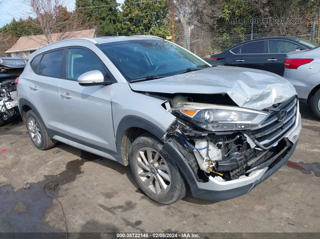 2017 Hyundai Tucson Se Plus Серебряный vin: KM8J3CA42HU437920