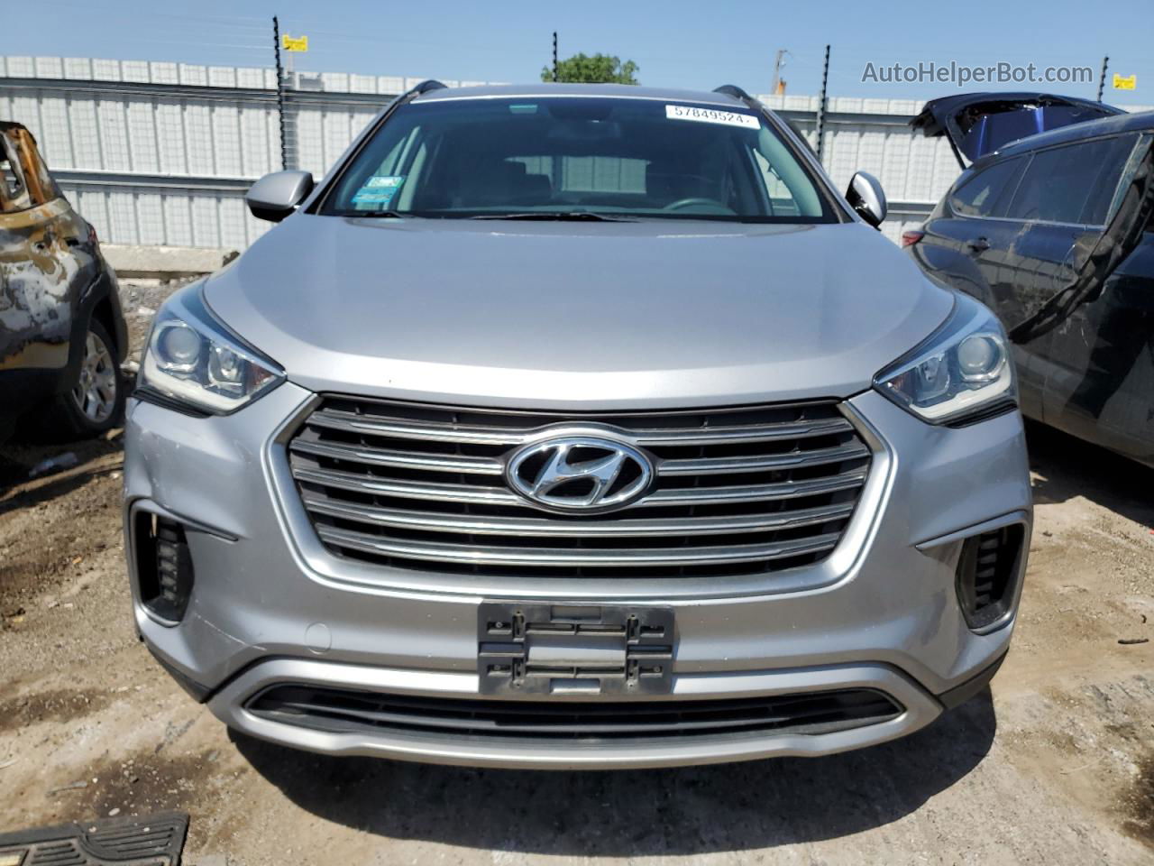 2018 Hyundai Santa Fe Se Silver vin: KM8SMDHF0JU271109