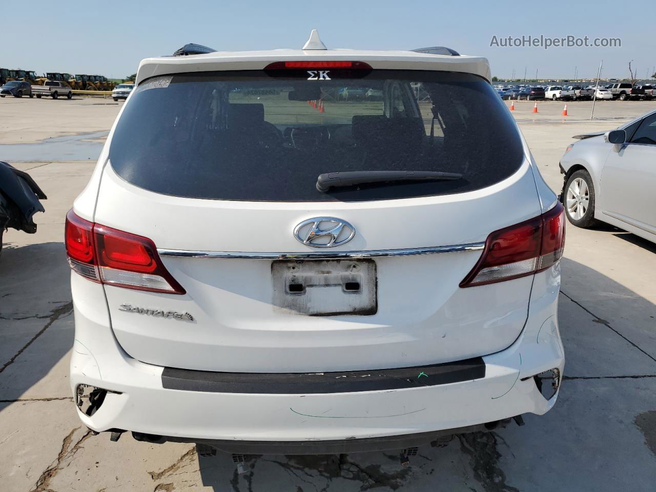 2018 Hyundai Santa Fe Se White vin: KM8SN4HF0JU270085