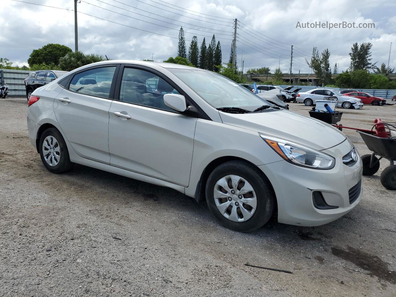 2016 Hyundai Accent Se Beige vin: KMHCT4AE6GU083311