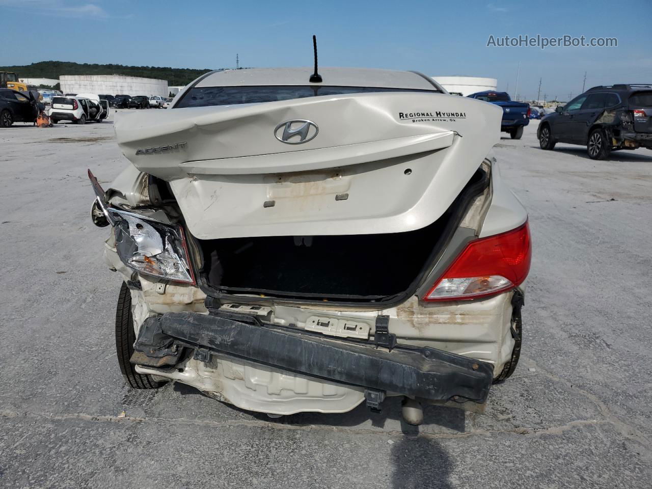 2016 Hyundai Accent Se Beige vin: KMHCT4AE8GU991369