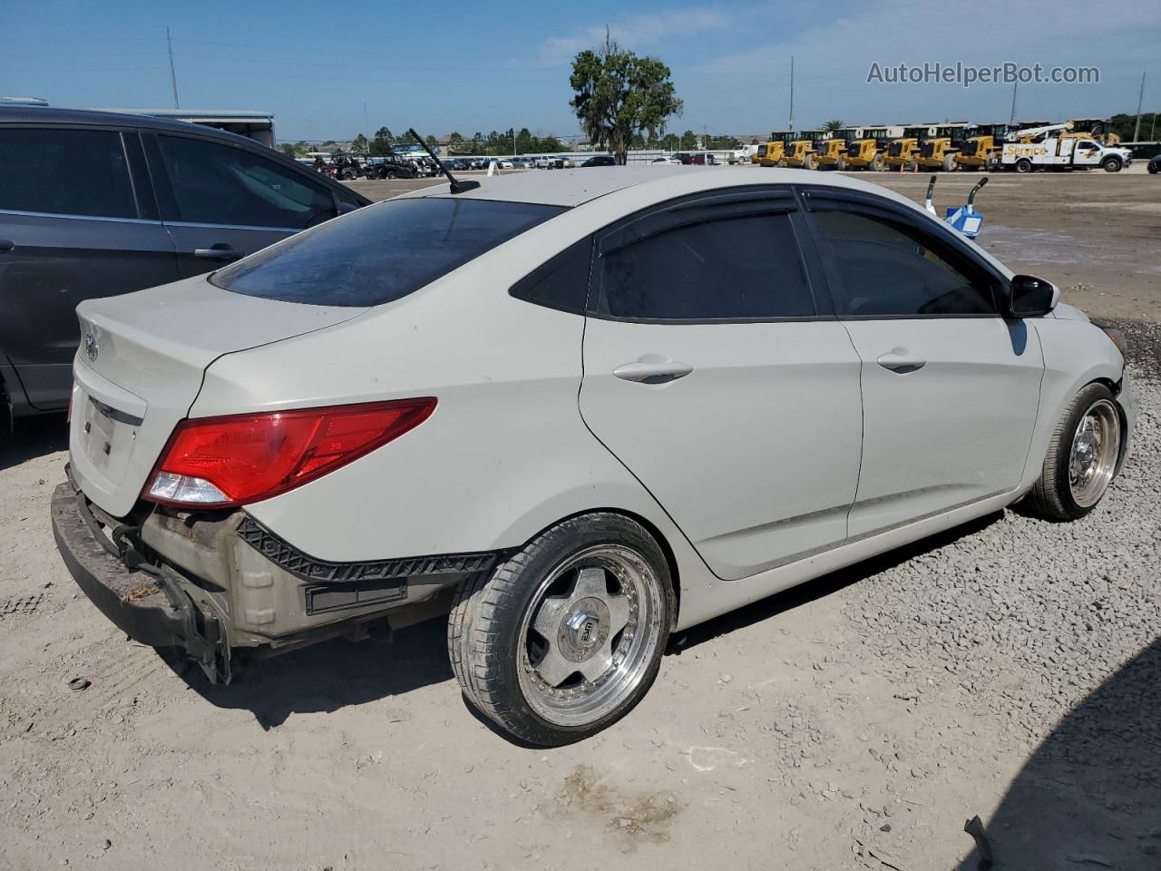 2016 Hyundai Accent Se Tan vin: KMHCT4AE9GU011356