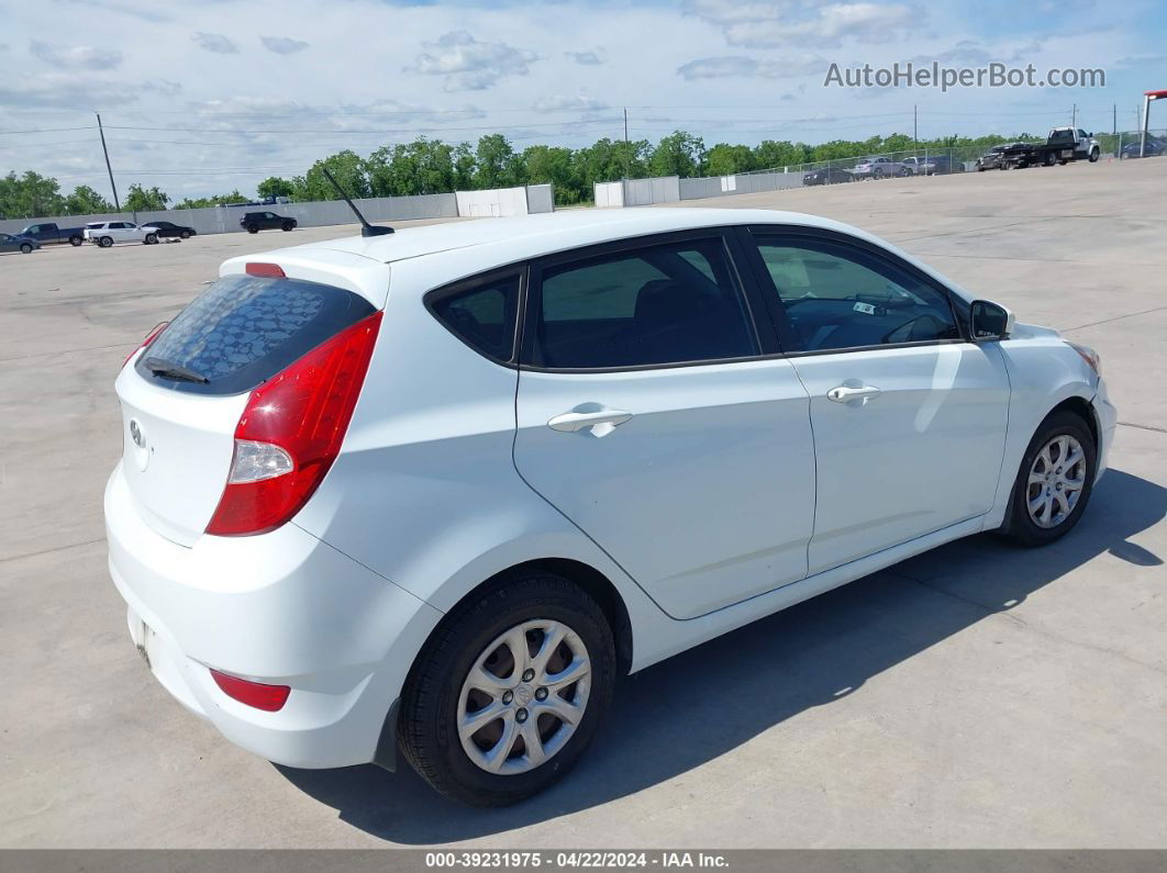 2013 Hyundai Accent Gs White vin: KMHCT5AE5DU062788