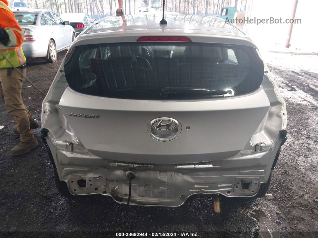 2017 Hyundai Accent Se Серебряный vin: KMHCT5AE7HU337292