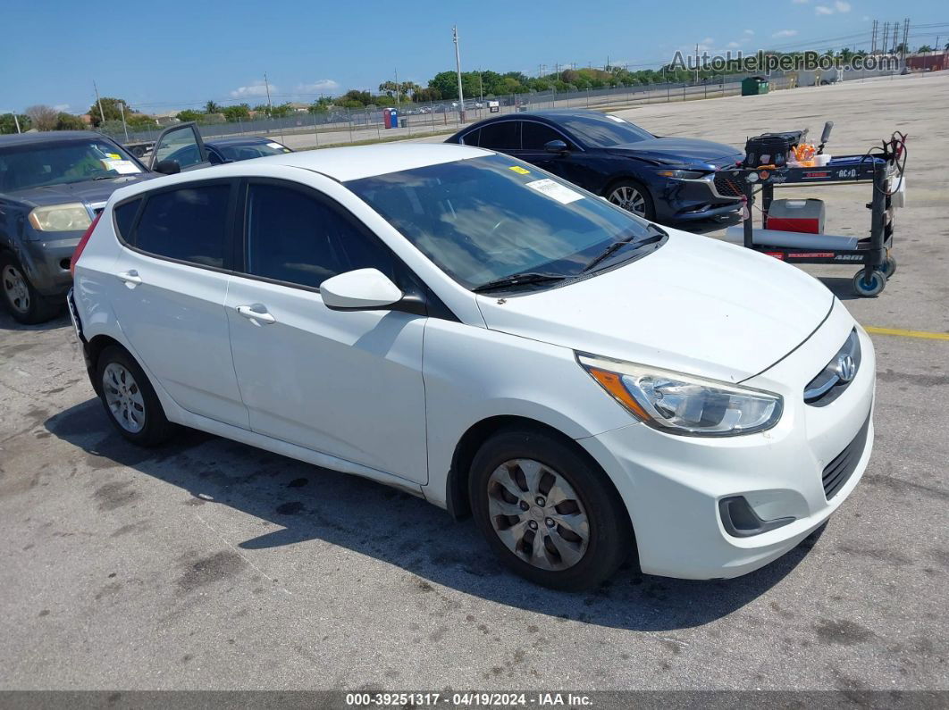 2015 Hyundai Accent Gs White vin: KMHCT5AE8FU201637