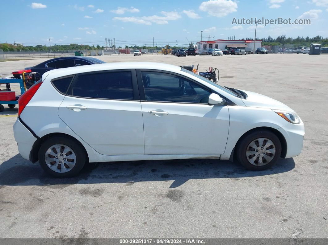 2015 Hyundai Accent Gs White vin: KMHCT5AE8FU201637