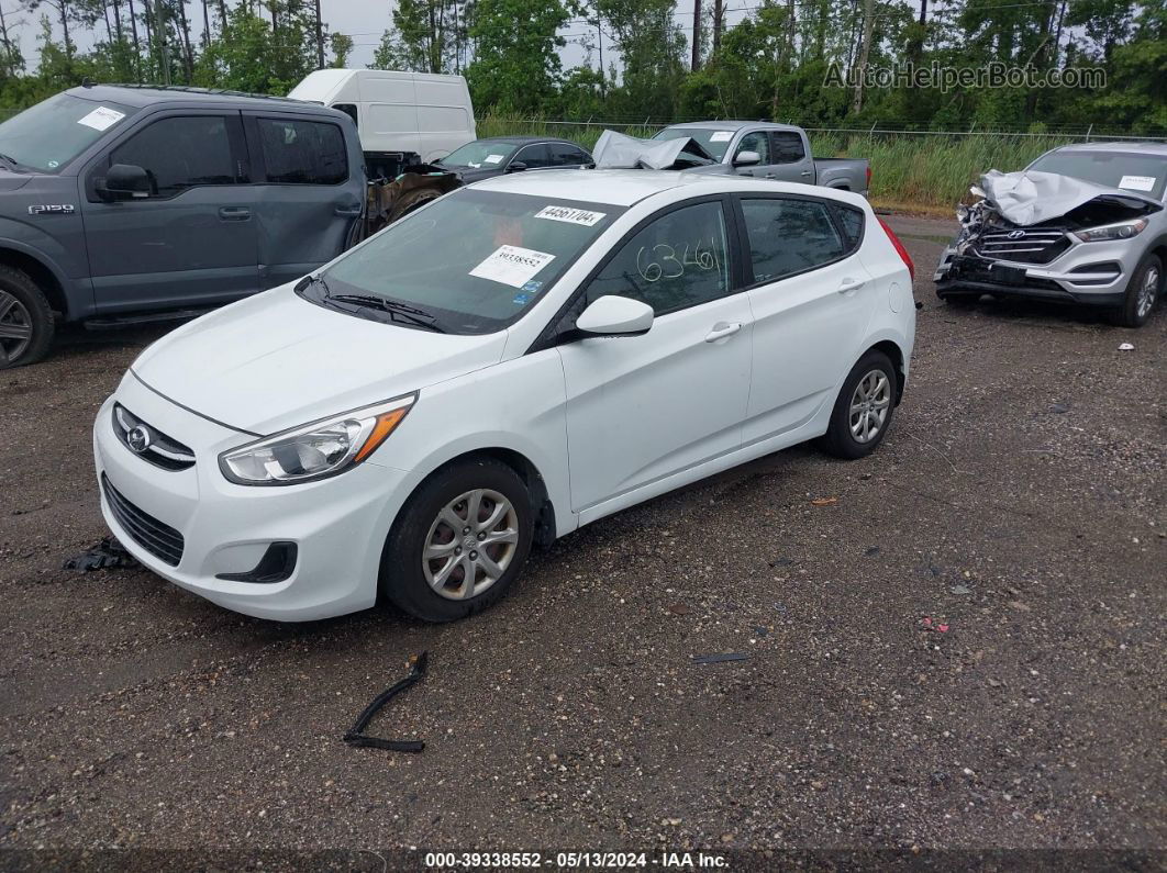 2015 Hyundai Accent Gs Белый vin: KMHCT5AE8FU216302