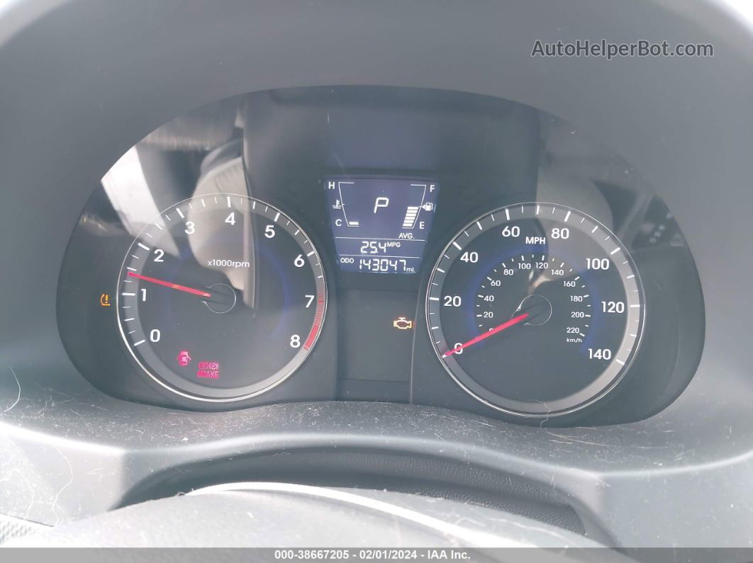 2013 Hyundai Accent Gls Серебряный vin: KMHCU4AE1DU305097