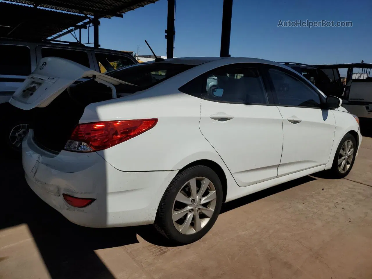 2014 Hyundai Accent Gls White vin: KMHCU4AE2EU764804