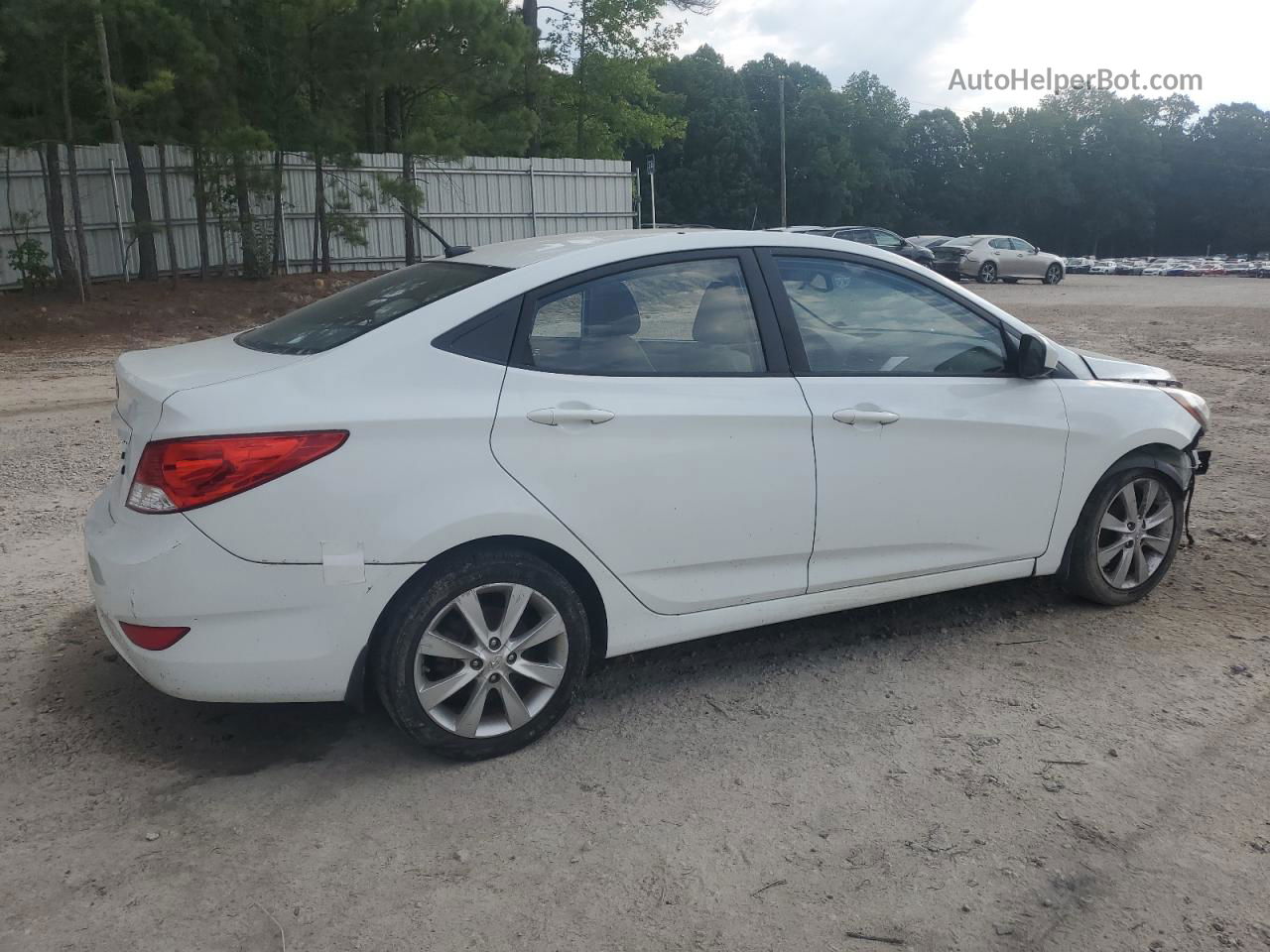 2013 Hyundai Accent Gls White vin: KMHCU4AE6DU423176