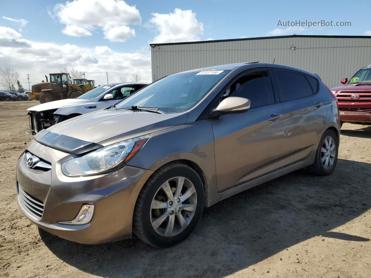 2013 Hyundai Accent Gls Золотой vin: KMHCU5AE2DU093817