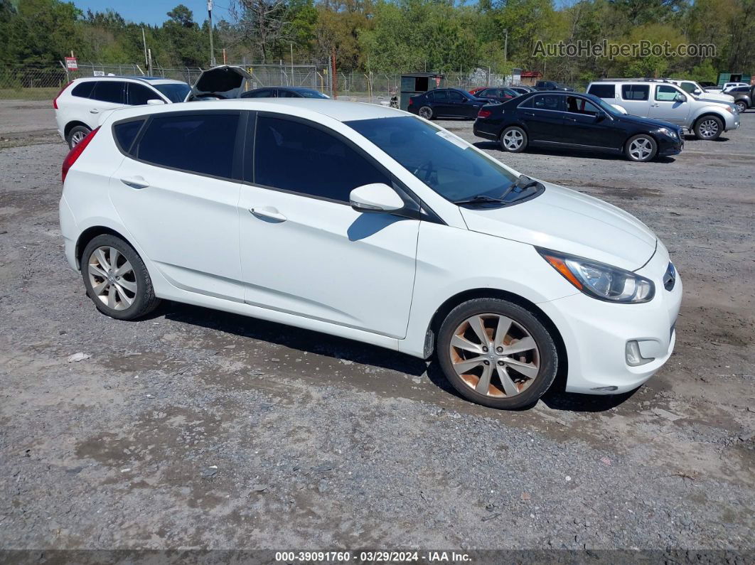 2013 Hyundai Accent Se White vin: KMHCU5AE3DU059496