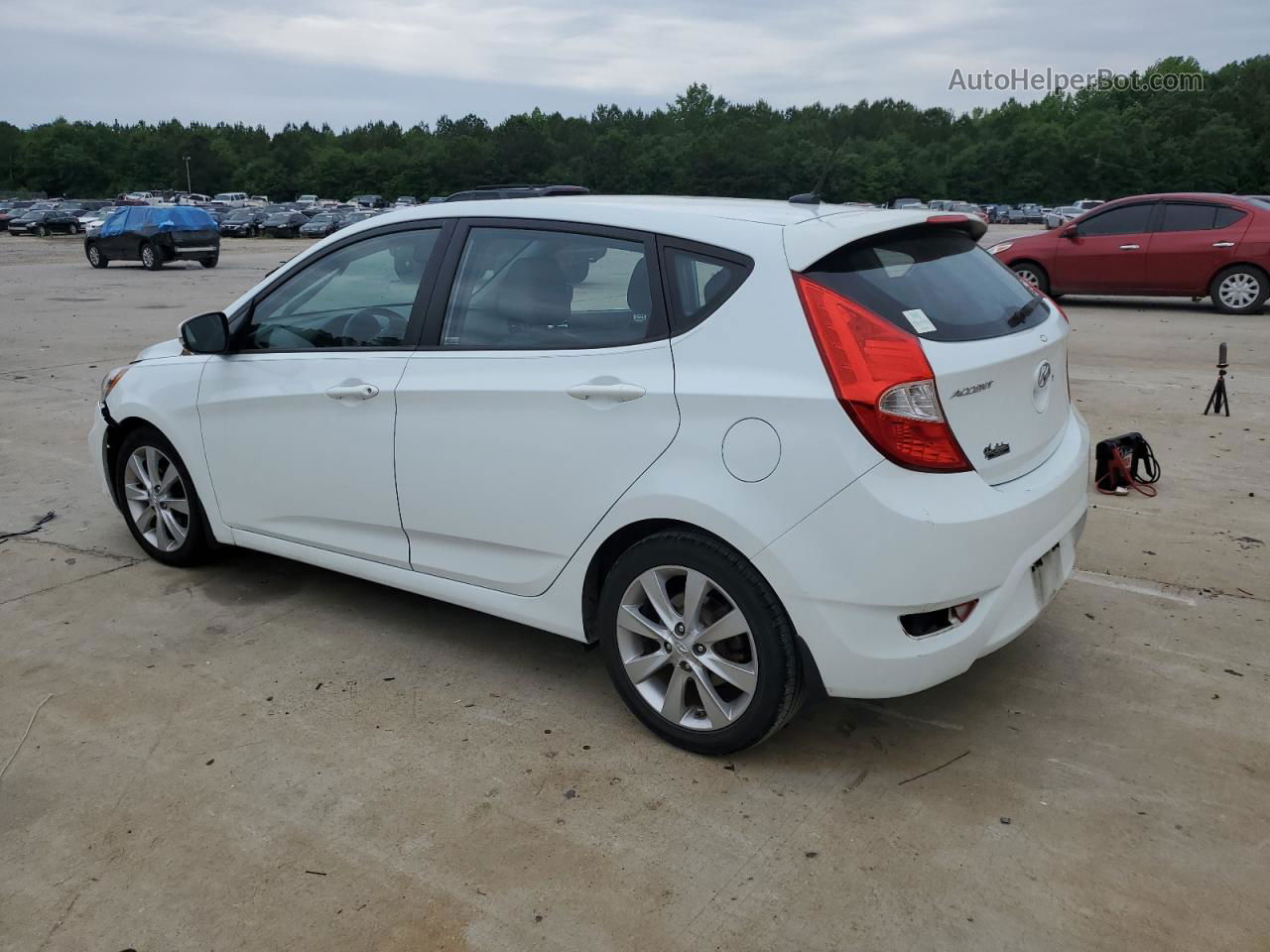 2013 Hyundai Accent Gls White vin: KMHCU5AE8DU067111