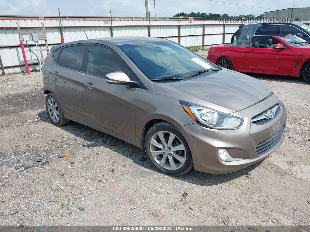 2013 Hyundai Accent Se Желто-коричневый vin: KMHCU5AE9DU066873