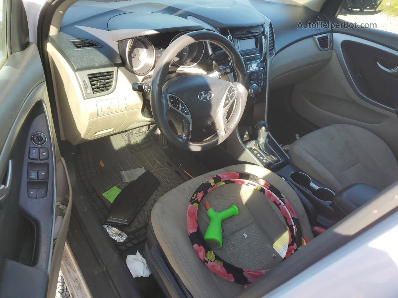 2013 Hyundai Elantra Gt  White vin: KMHD35LE0DU025164