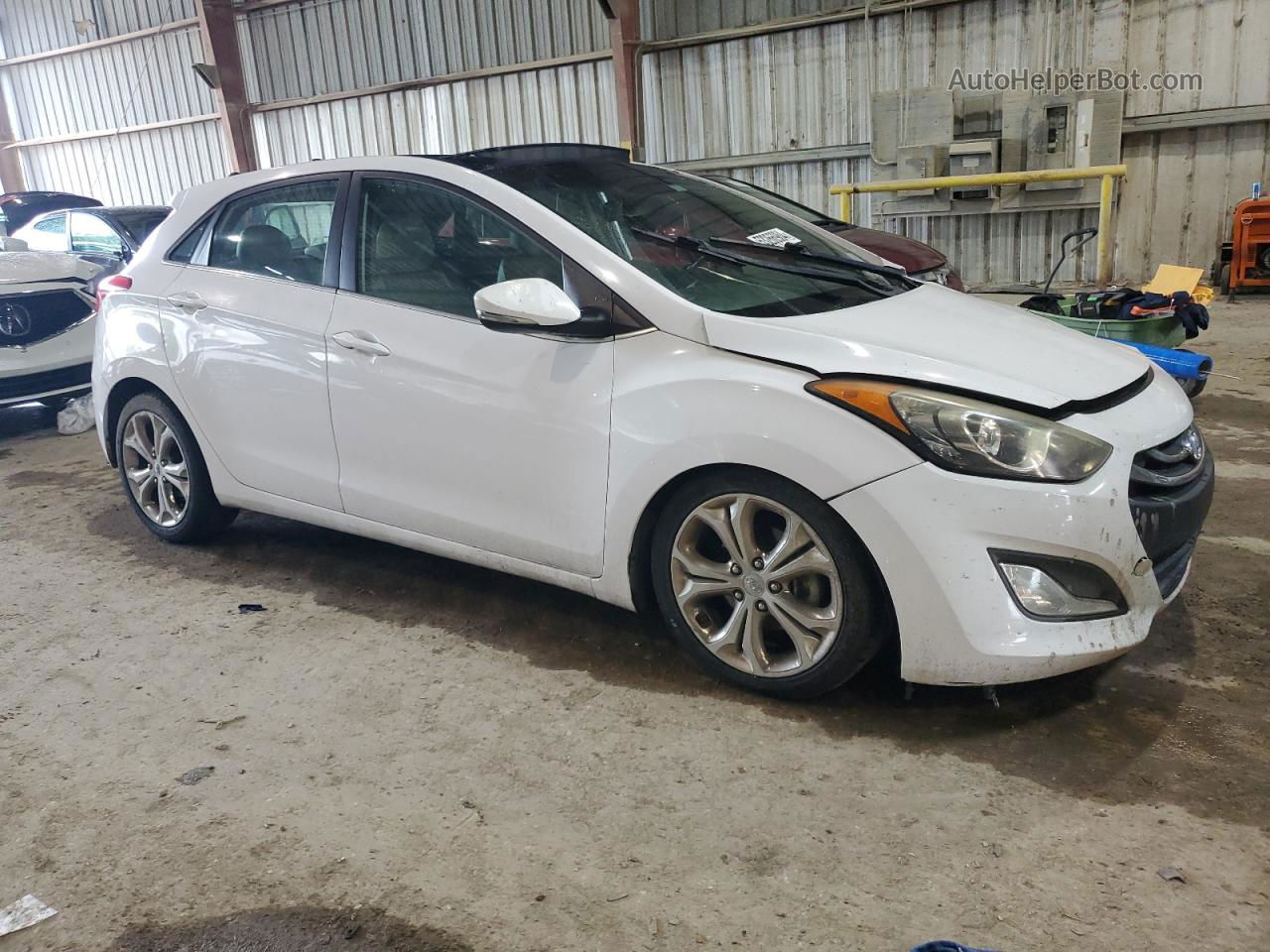 2013 Hyundai Elantra Gt  White vin: KMHD35LE6DU147768