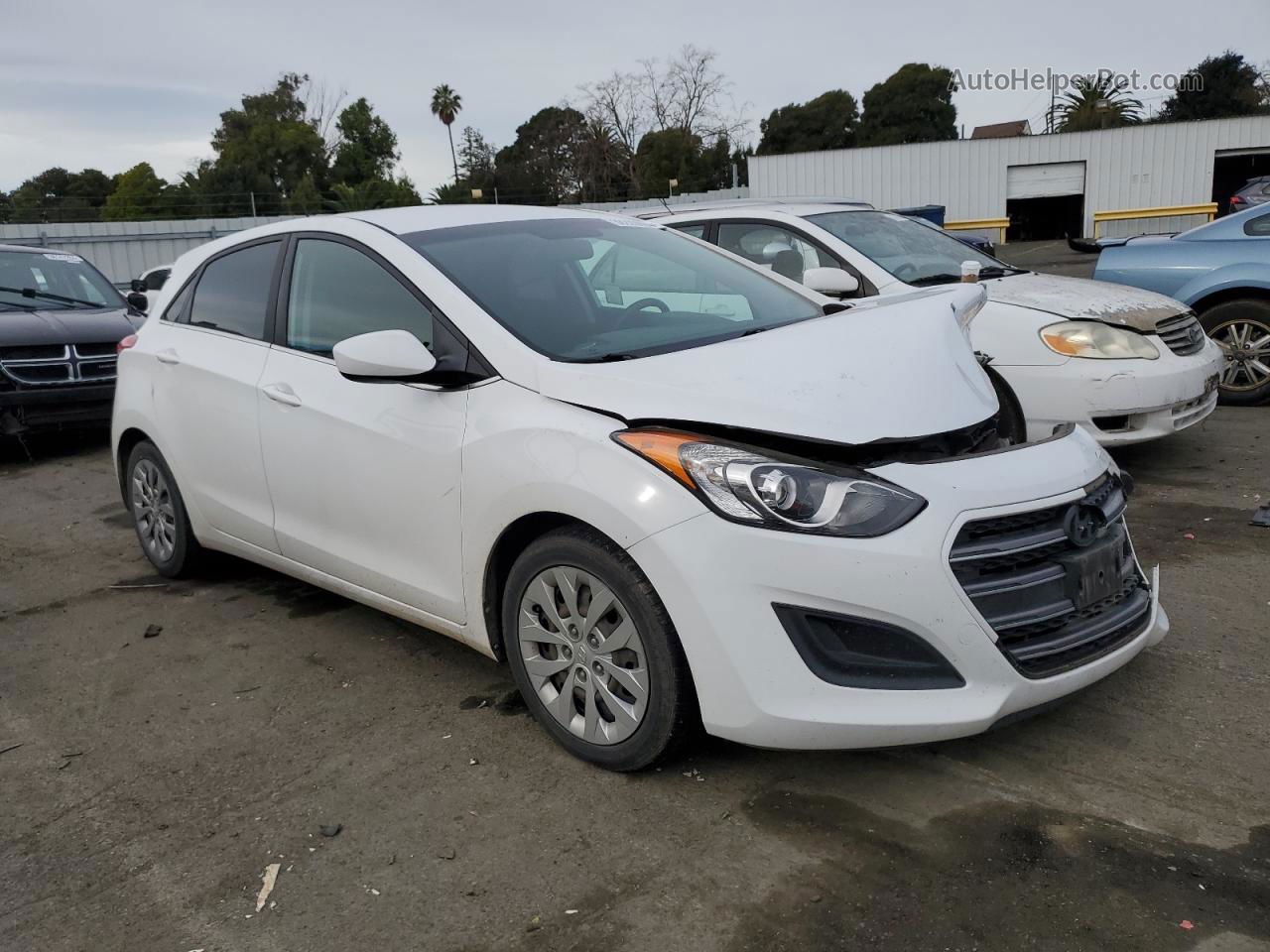 2016 Hyundai Elantra Gt  White vin: KMHD35LH2GU305621