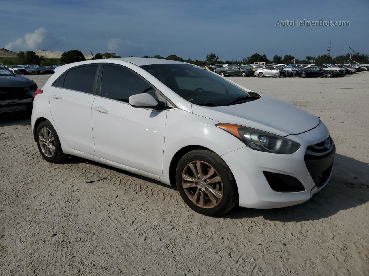 2014 Hyundai Elantra Gt  White vin: KMHD35LH3EU184885