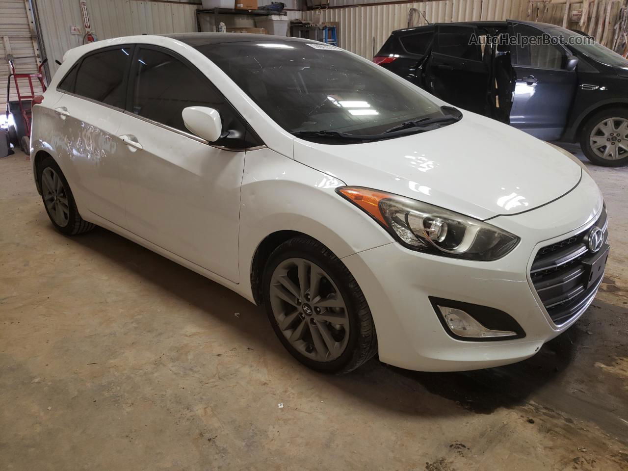 2017 Hyundai Elantra Gt  White vin: KMHD35LH6HU358758