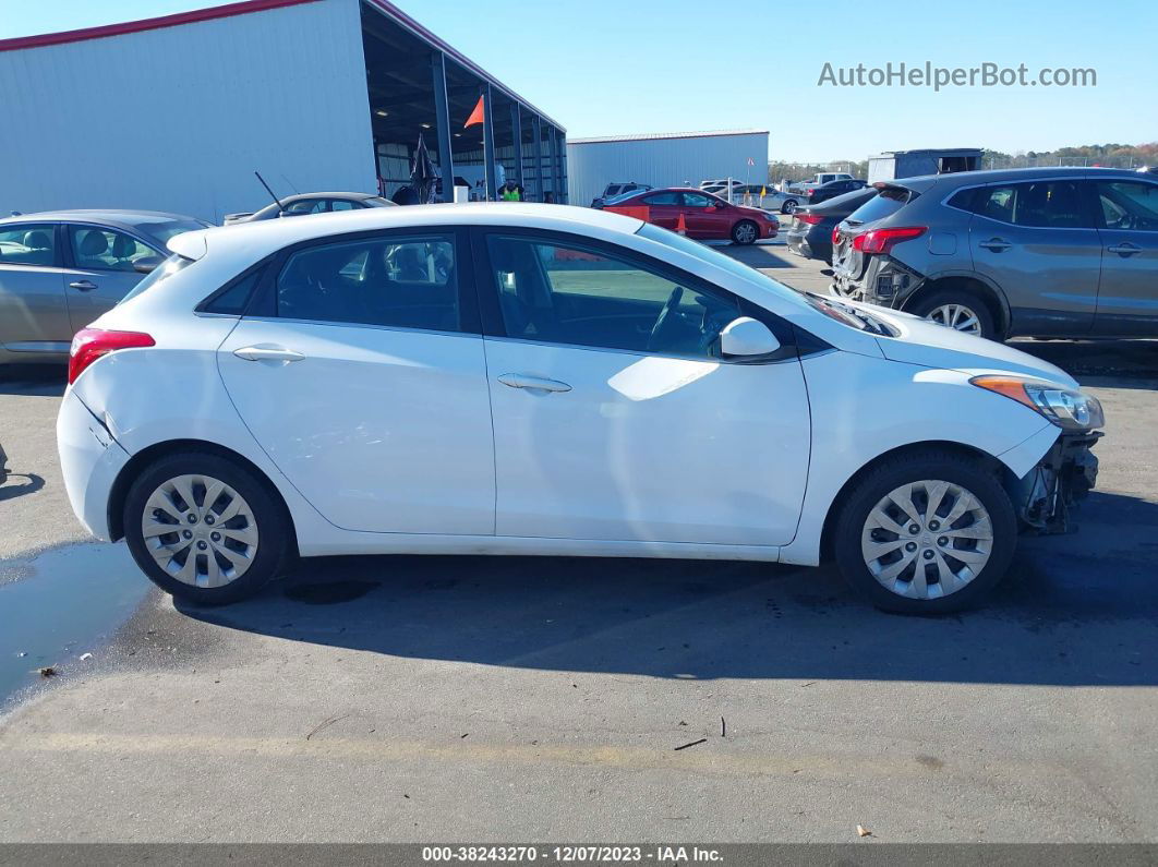 2017 Hyundai Elantra Gt White vin: KMHD35LH7HU384351