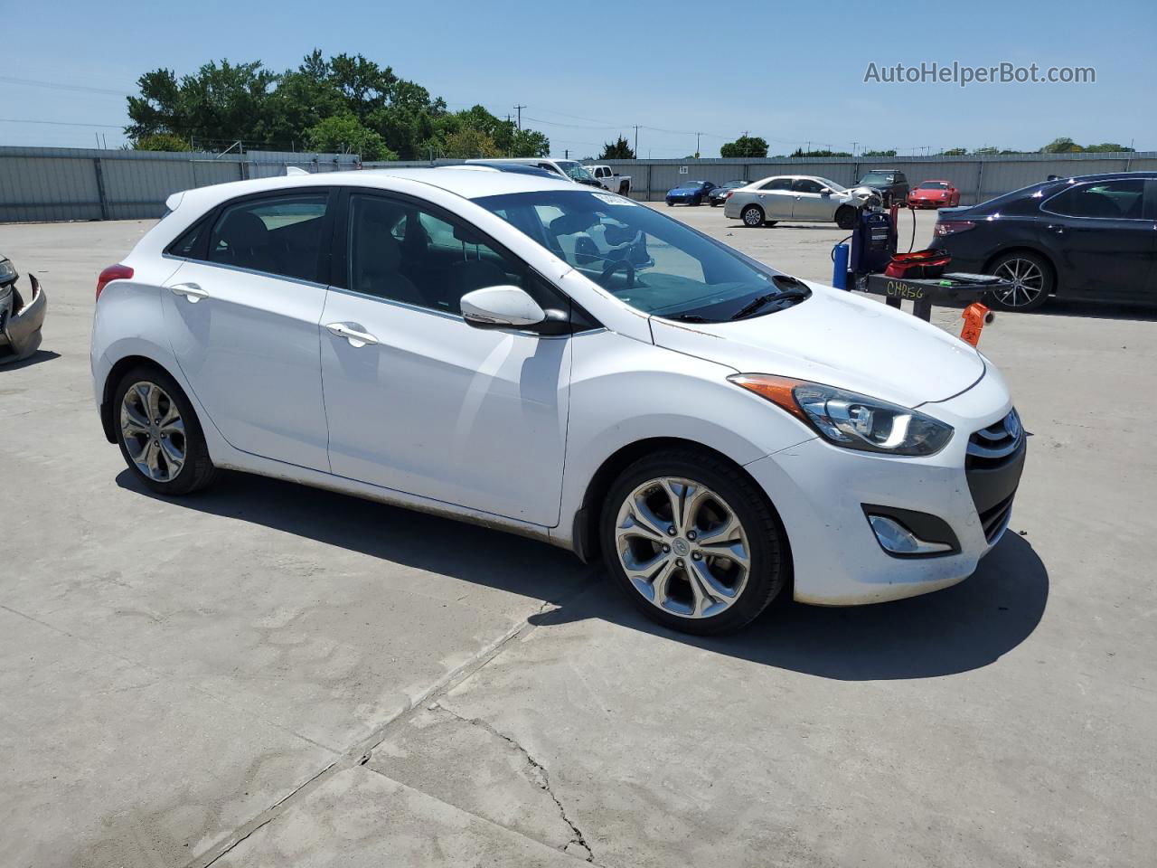 2014 Hyundai Elantra Gt  White vin: KMHD35LH8EU186857