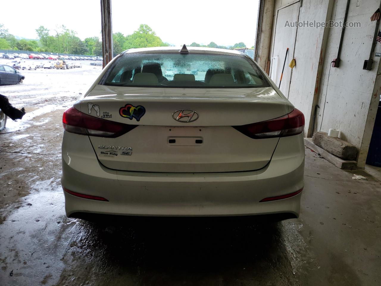 2017 Hyundai Elantra Se Beige vin: KMHD74LF4HU399886