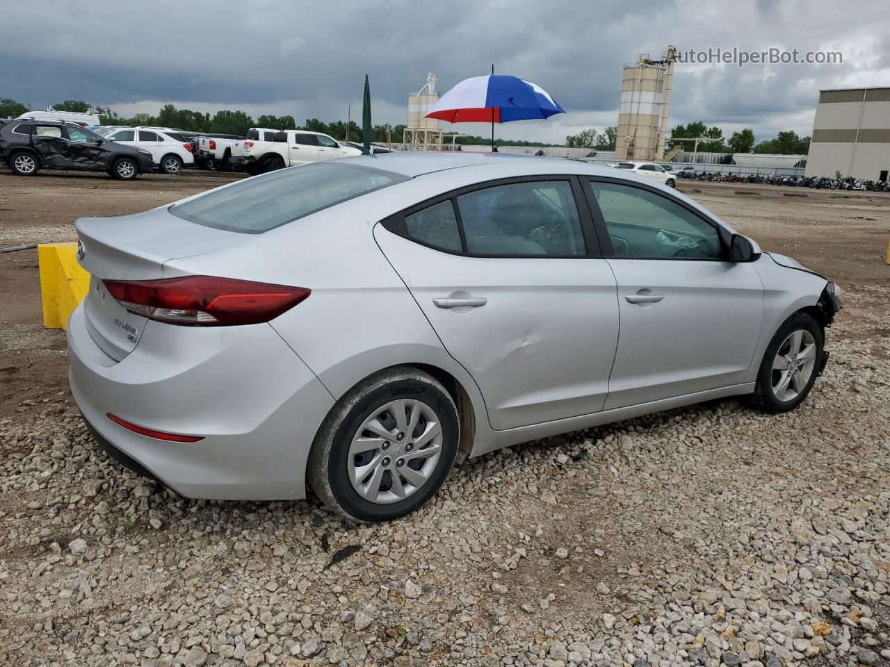 2018 Hyundai Elantra Se Silver vin: KMHD74LF8JU524006