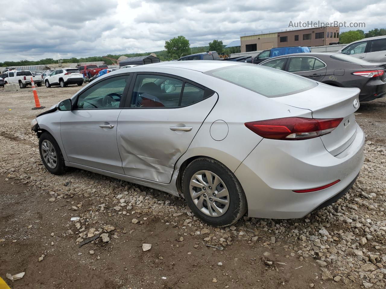 2018 Hyundai Elantra Se Silver vin: KMHD74LF8JU524006