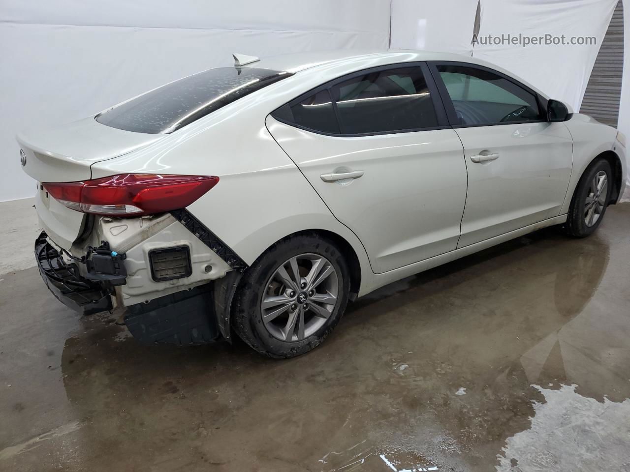 2018 Hyundai Elantra Sel Gold vin: KMHD84LF1JU474580