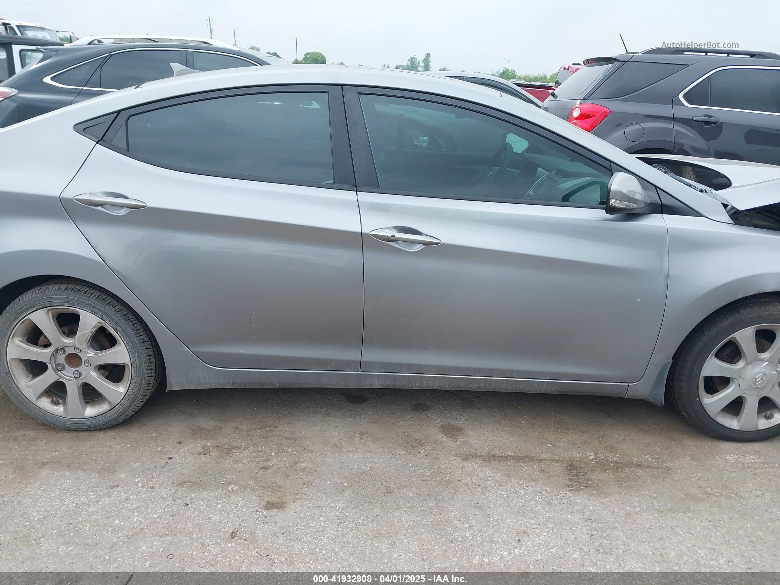 2013 Hyundai Elantra Limited Silver vin: KMHDH4AE6DU569537