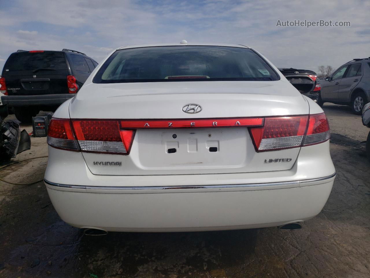 2008 Hyundai Azera Se White vin: KMHFC46F58A290581