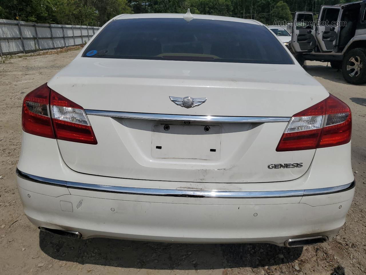 2013 Hyundai Genesis 3.8l White vin: KMHGC4DD0DU224485