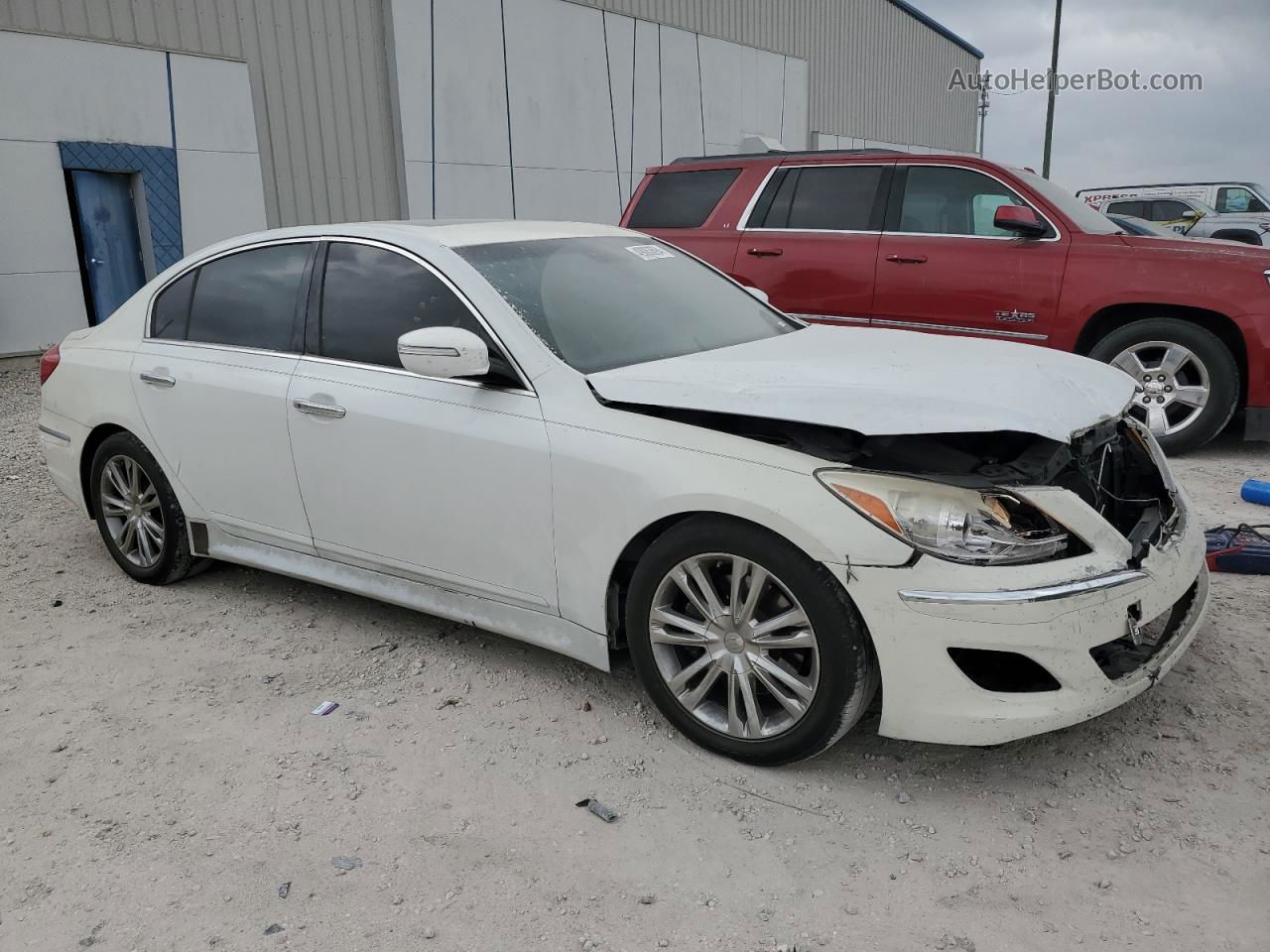 2013 Hyundai Genesis 3.8l Белый vin: KMHGC4DD1DU250335