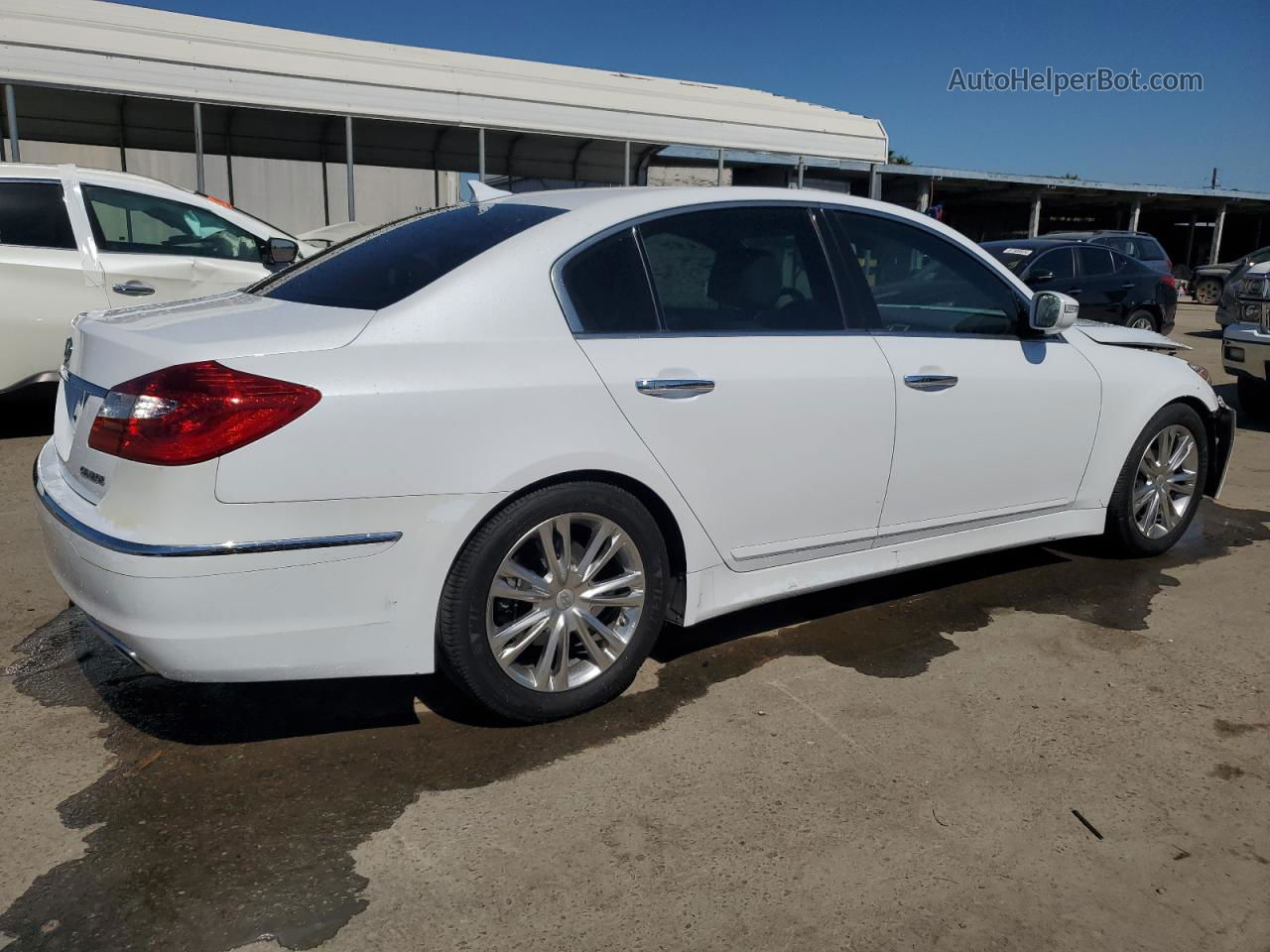 2013 Hyundai Genesis 3.8l White vin: KMHGC4DD1DU257740