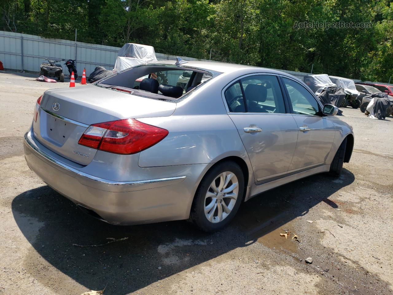 2013 Hyundai Genesis 3.8l Серебряный vin: KMHGC4DD4DU212968